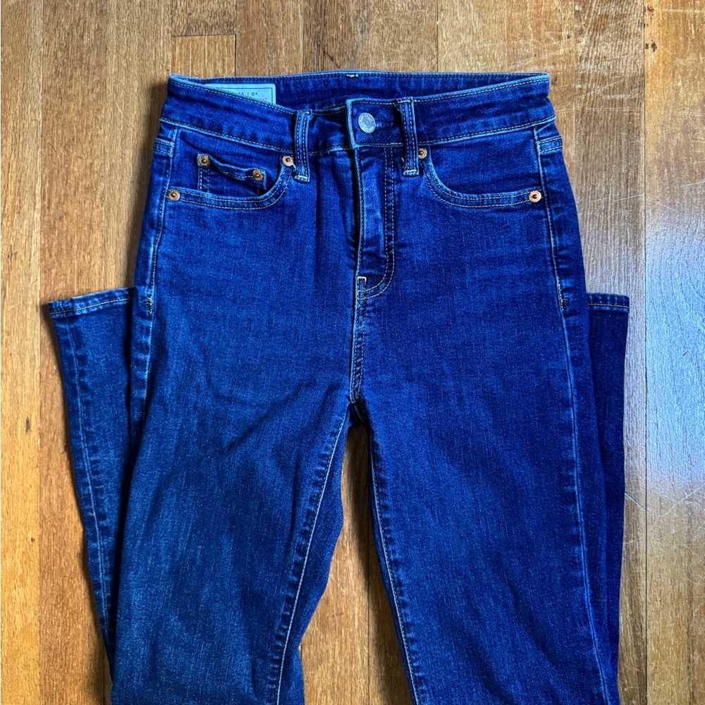 GAP Women’s Classic Straight Jeans